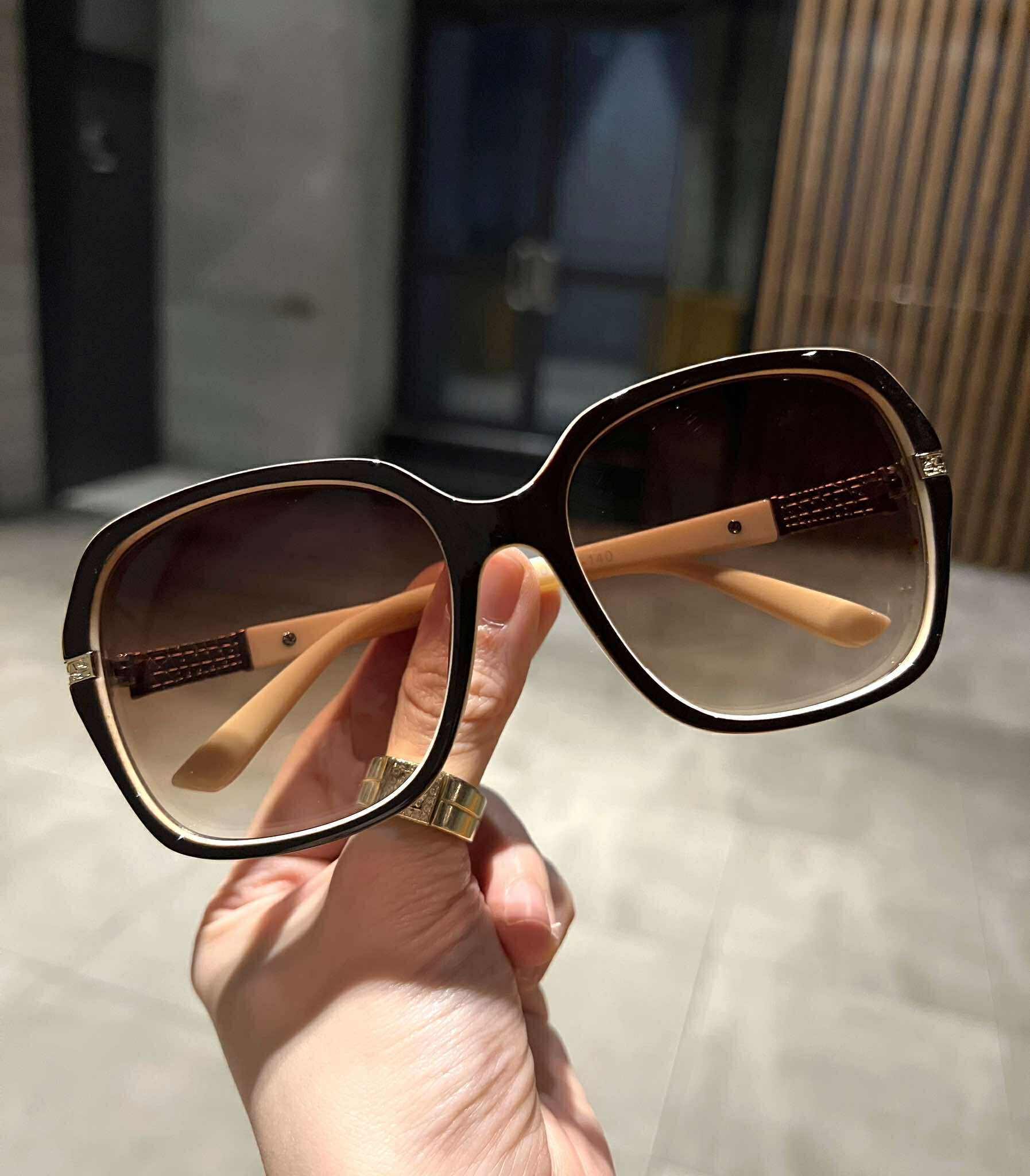 Kính râm/Kính mát nữ thời trang cao cấp thiết kế dáng trẻ trung, sành điệu + Tặng hộp đựng , khăn lau