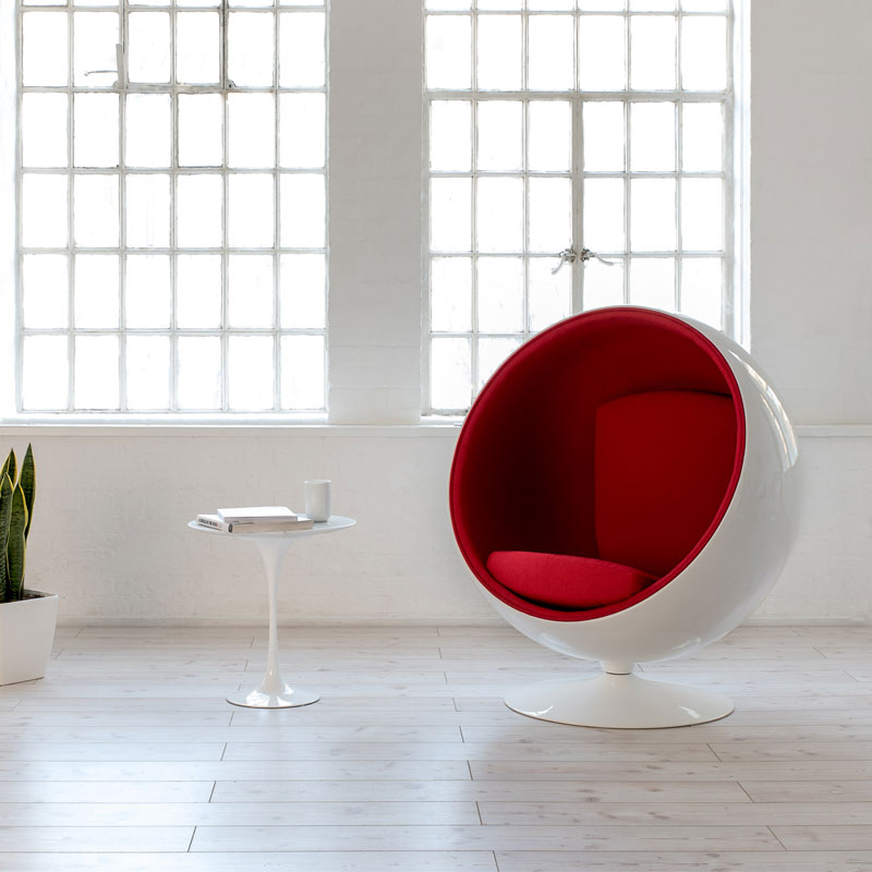 Ghế thư giãn Ball Chair màu đỏ vỏ trắng