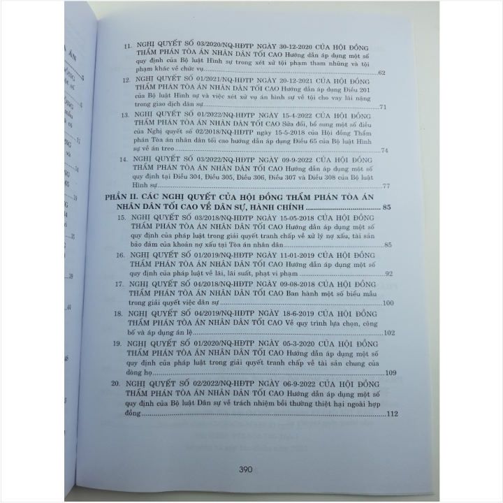 Sách Tuyển Tập Các Nghị Quyết Mới Nhất Của Hội Đồng Thẩm Phán Tòa Án Nhân Dân Tối Cao Và Các Văn Bản Hướng Dẫn Công Tác Tòa Án - V2200D