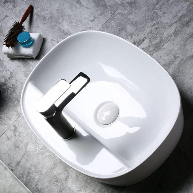 Chậu lavabo đặt bàn đá