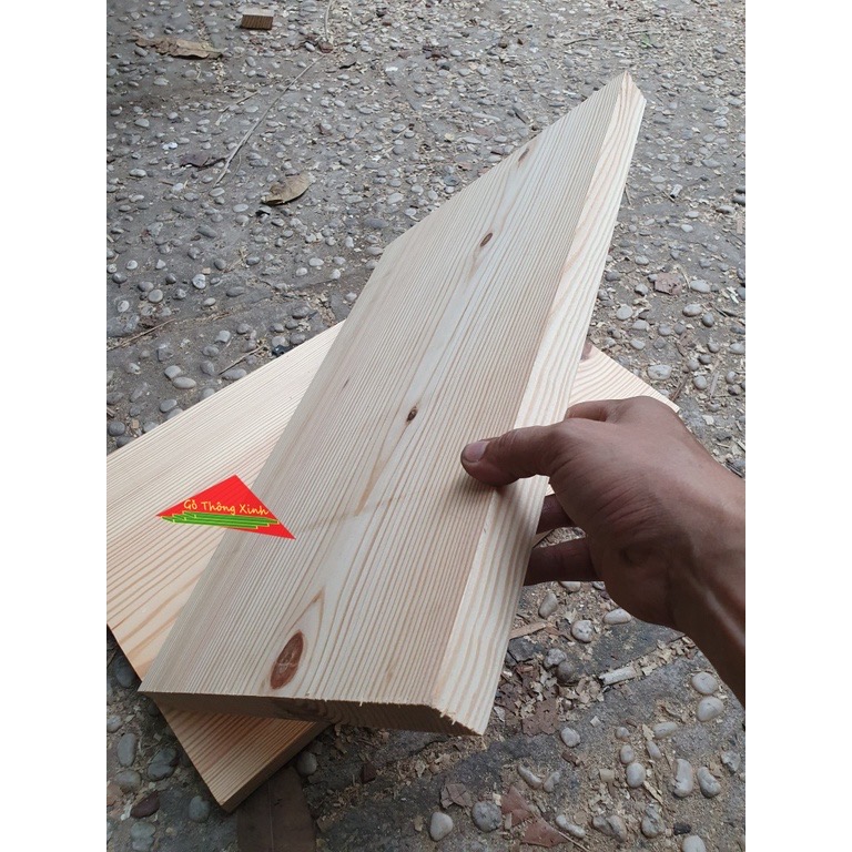Tấm gỗ thông mặt lớn rộng 24cm, dài 50cm, dày 3cm dùng bậc cầu thang, xích đu,làm kệ, làm mặt bàn, trang trí