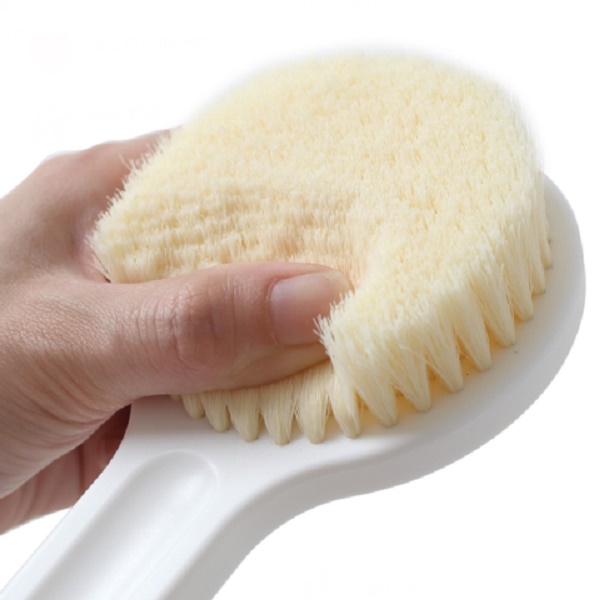 Bàn chải chà lưng, massage toàn thân cán dài Shower Brush, có móc treo - Màu trắng