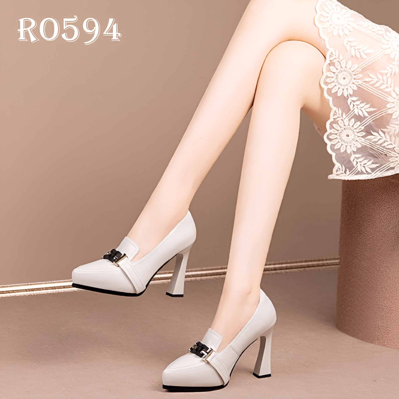 Giày cao gót nữ đẹp đế vuông 9 phân hàng hiệu rosata hai màu đen trắng ro594