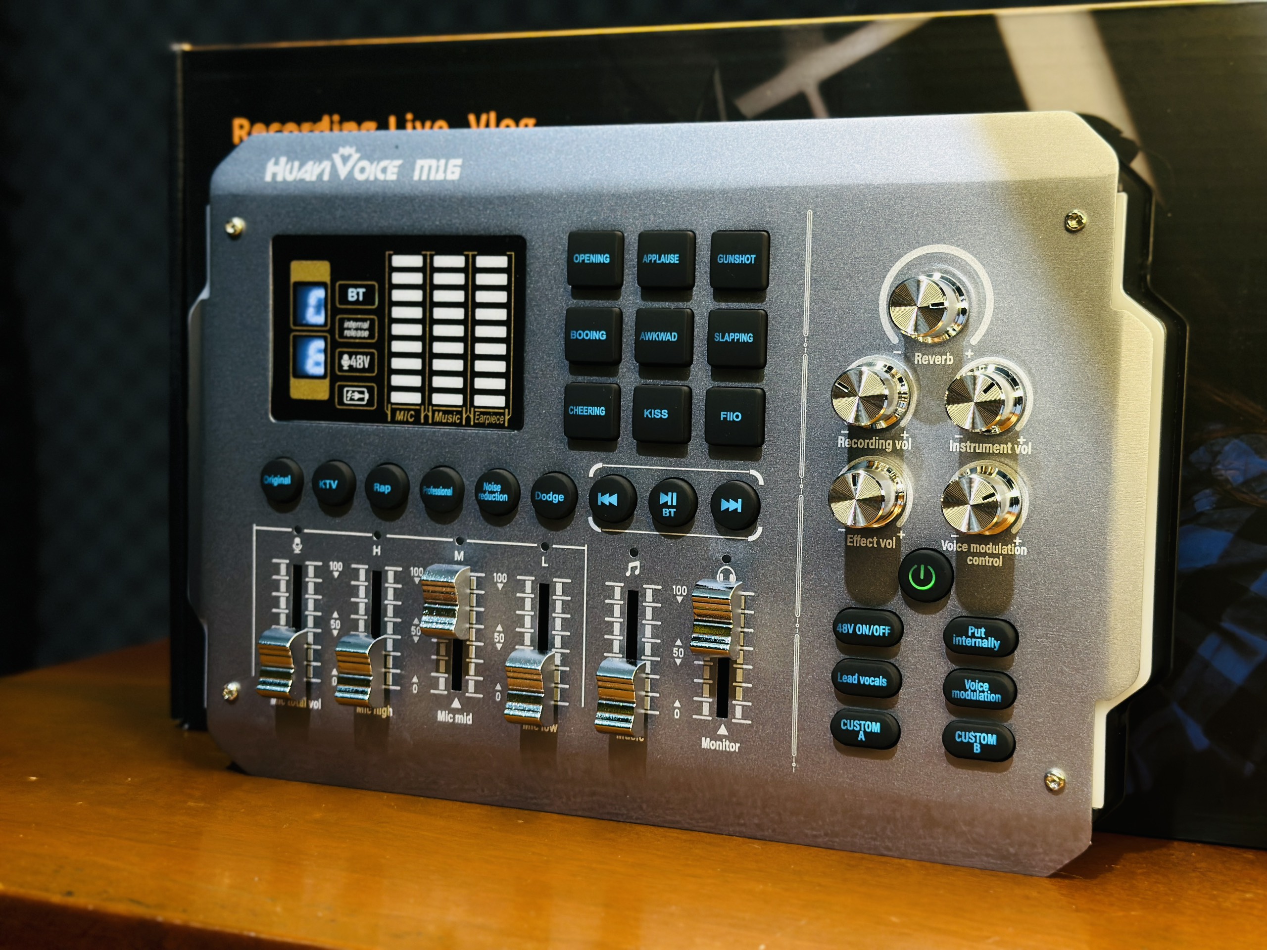 SoundCard M16 - Thu Âm Livestream Tại Nhà Dễ Dàng, Bluetooth 5.0, Có Nguồn Micro 48V, 9 Hiệu Ứng Âm Thanh, Thay Đổi Giọng Nói, Điều Chỉnh Bass Mid Treble, Hàng Nhập Khẩu