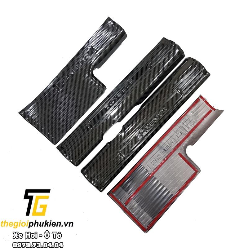 Bộ sản phẩm ỐP BẬC CỐP VÀ BẬC CỬA vân Carbon xe  Kia Sorento 2021