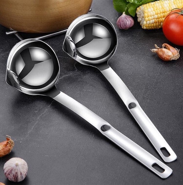 Muôi inox lọc dầu mỡ, tách dầu mỡ đồ dùng bếp tiện lợi