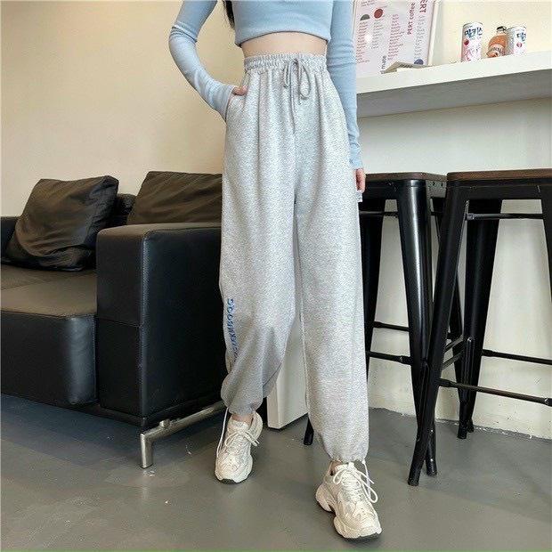 Quần jogger nữ dài ống rộng phong cách Ulzzang bo gấu dây rút chất nỉ da cá in chữ trẻ trung QJ220