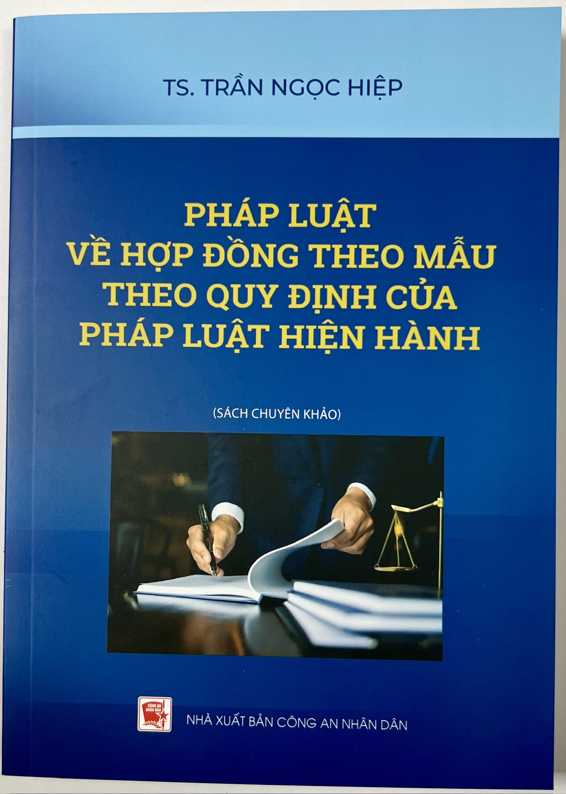 Sách - Pháp Luật Về Hợp Đồng Theo Mẫu Theo Quy Định Của Pháp Luật Hiện Hành