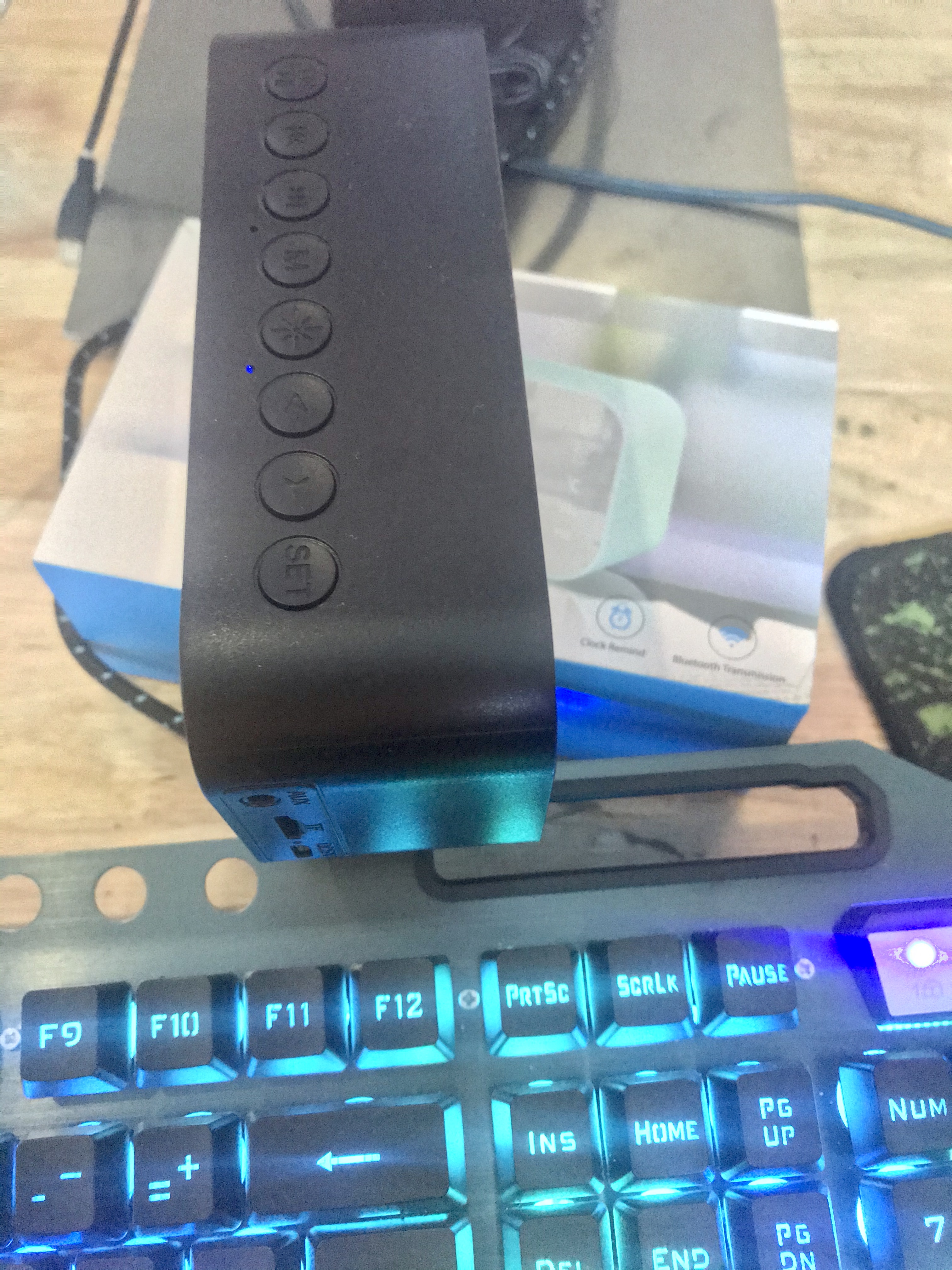 Đồng Hồ Kiêm Loa Bluetooth G10 Mặt Gương Hiển Thị Đèn Led (Có giá đỡ điện thoại)