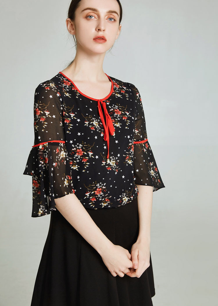 Đầm xòe voan tay loe điệu đà