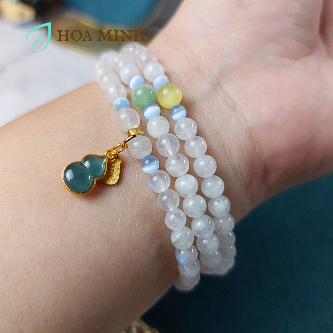 Vòng tay chuỗi 108 hạt đá Moonstone Mặt Trăng size hạt 5.3 li kiểu quấn 3 vòng phối viên đá mắt mèo charm hồ lô cẩm thạch tài lộc