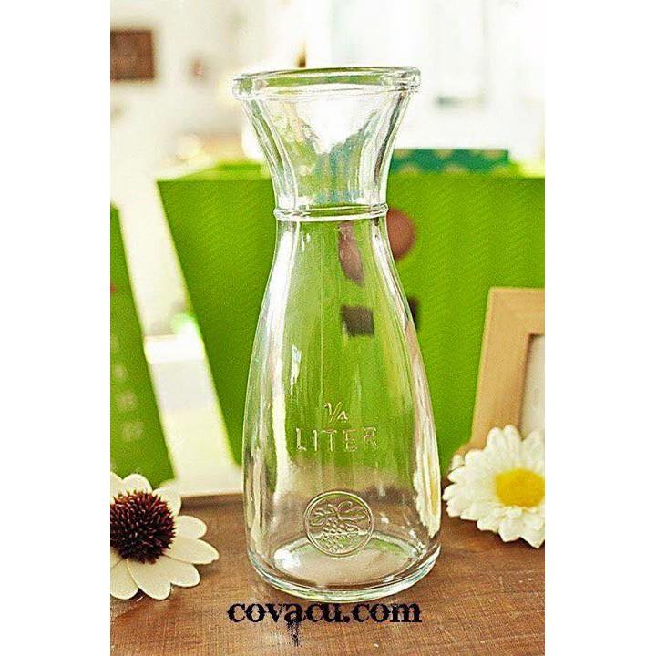 Một ly thủy tinh eo trong suốt đựng đồ uống hoặc cắm hoa loại 350ml kèm dây trang trí..
