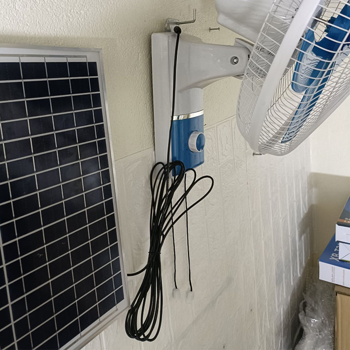 Quạt năng lượng mặt trời, Quạt tích điện, Công suất 50W, Có củ sạc điện 220V