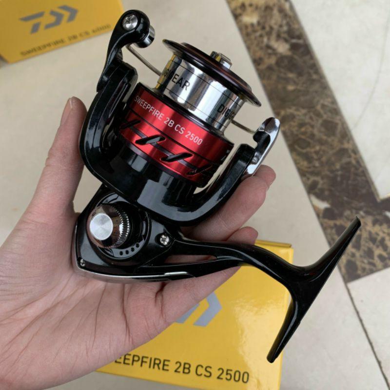 Bộ cần lure đứng daiwa crossfire + máy daiwa 2bcs