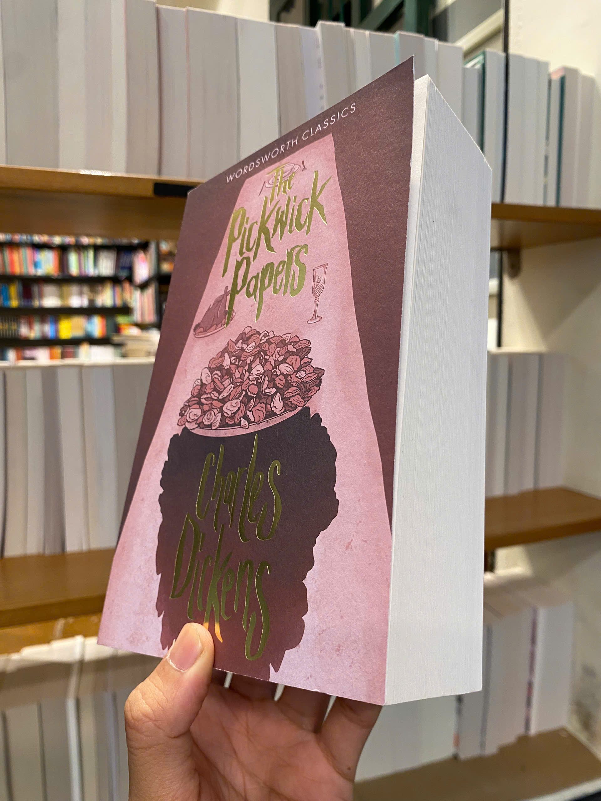 Sách - The Pickwick Papers by Charles Dickens | Classic Literature / Ngoại văn Kinh điển Nhập khẩu