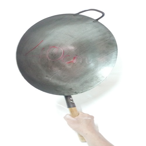 CHẢO THÉP CÁN GỖ 40CM CÓ QUAI XÁCH.