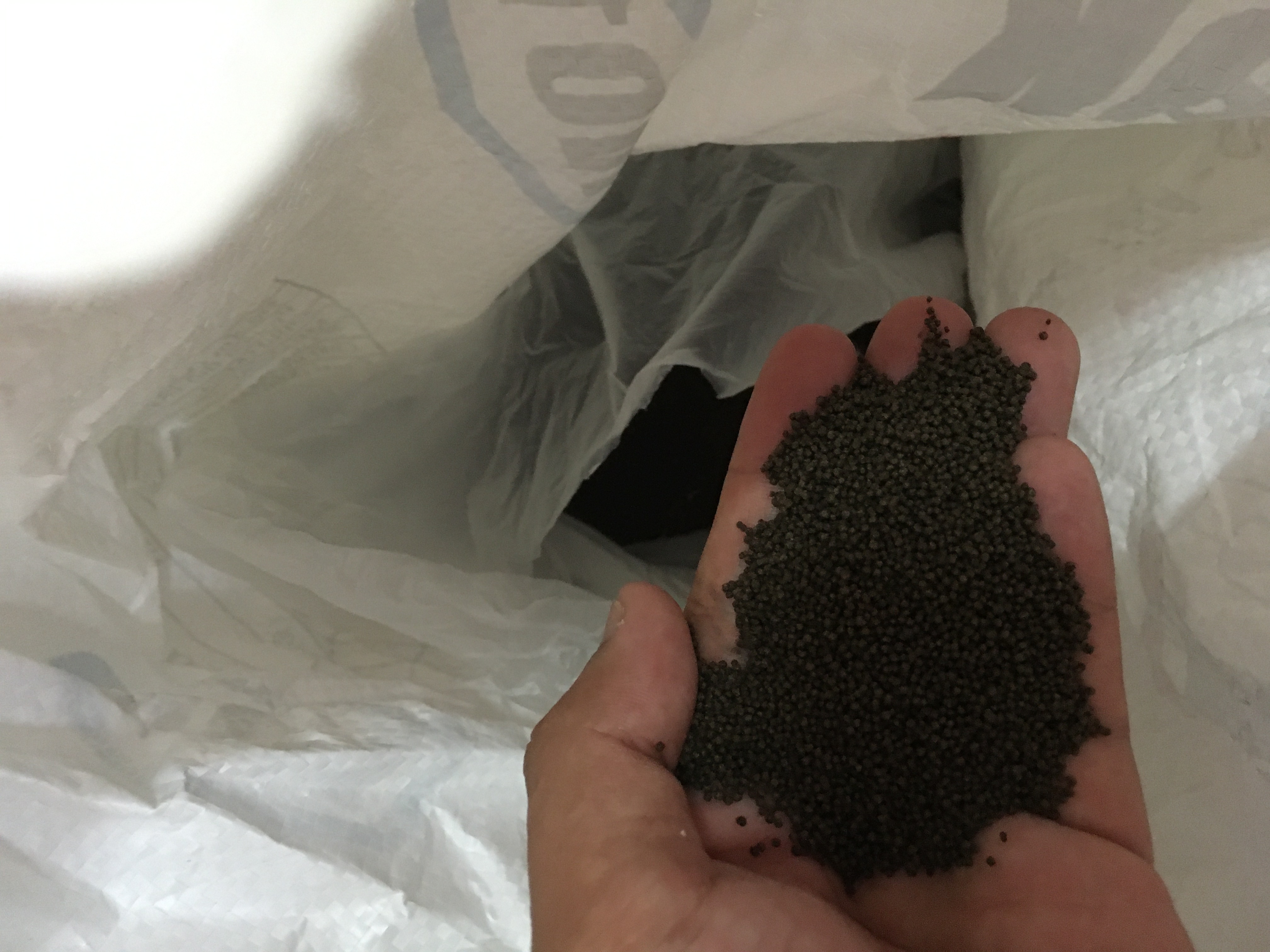 Thức ăn cá tốt đạm 40 0,8ly dùng cho mọi loại cá koi , cá ruby, cá betta , cá chép,cá lóc , cá rô 0,5kg/gói