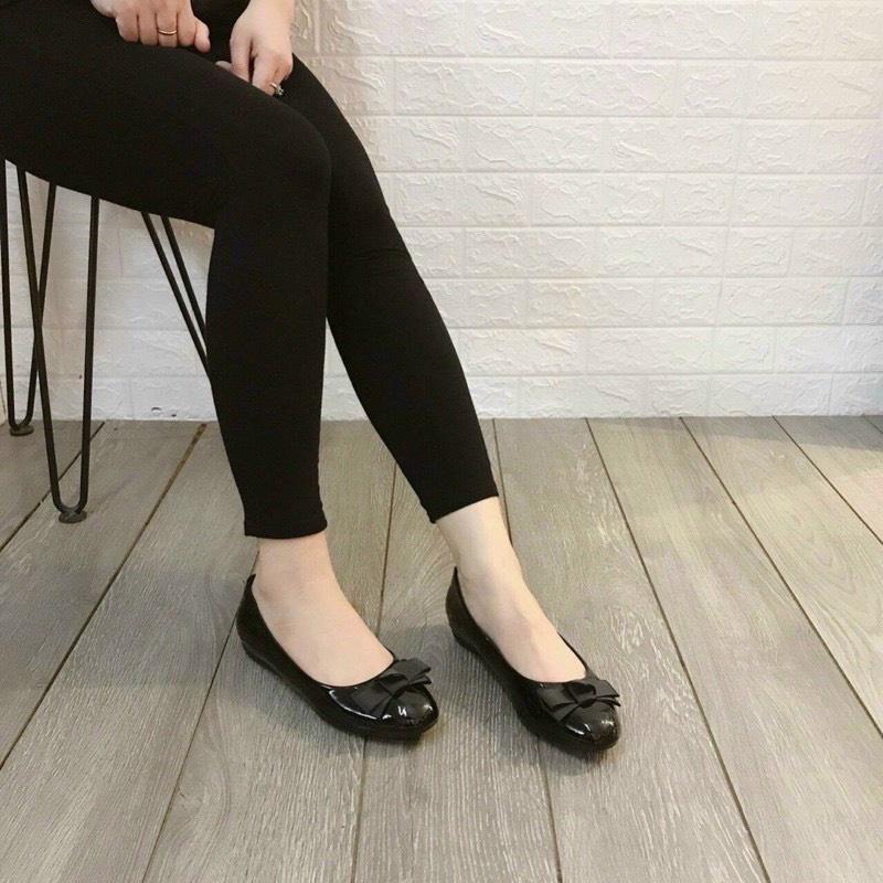 Giày bệt Nư đính nơ đen bóng