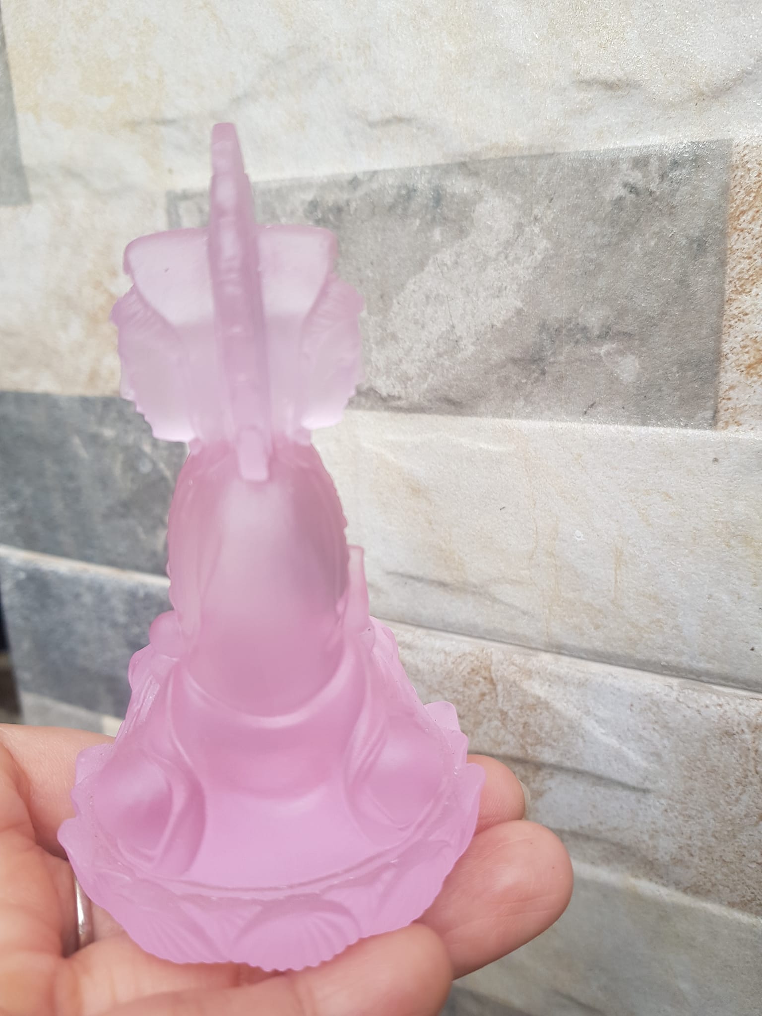 TƯỢNG PHẬT BÀ QUAN ÂM 2 MẶT ĐÁ LƯU LY HỒNG TƯƠI ĐẸP ĐỂ TRONG XE HƠI hoặc BÀN cao 10cm đk 6cm Hợp Anh Chị mệnh HOẢ mệnh THỔ ạ