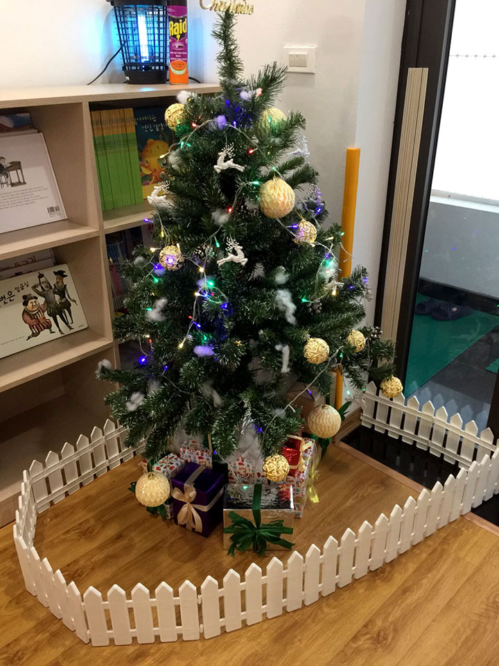Hàng Rào Nhựa Lắp Ghép Trắng Cao Cấp Trang Trí Cây Thông Noel, Cây Cảnh, Vườn Hoa Cao 20cm Dài 1.55m