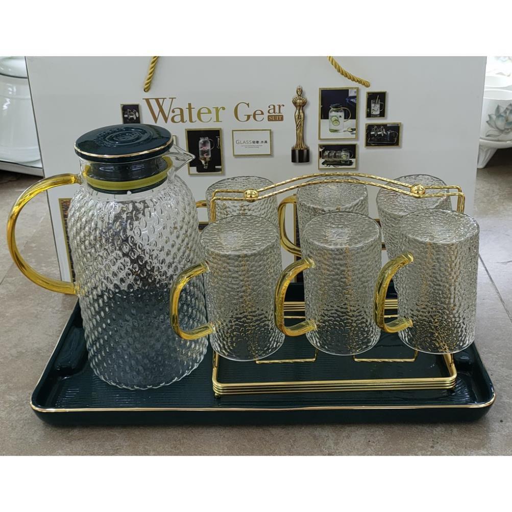 Bộ bình cốc thủy tinhkèm khay sứ + giá treo cốc màu xanh cổ vịt viền vàng