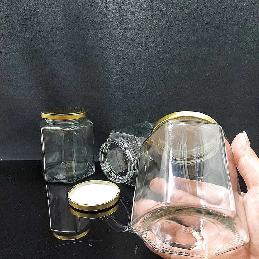 Hũ Thủy Tinh Đựng Gia Vị 500ML mẫu Lục Giác nắp thiếc vàng – Hũ Đựng Gia Vị Thủy Tinh 500ml