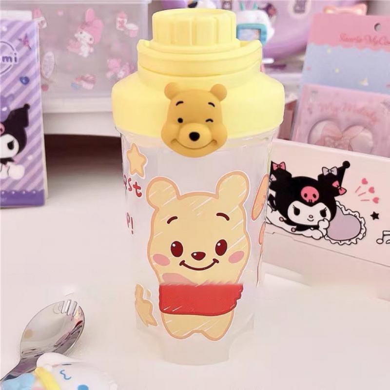 Bình Nước Nhựa 500Ml Hoạt Hình Dễ Thương Đáng Yêu Kèm Sticker