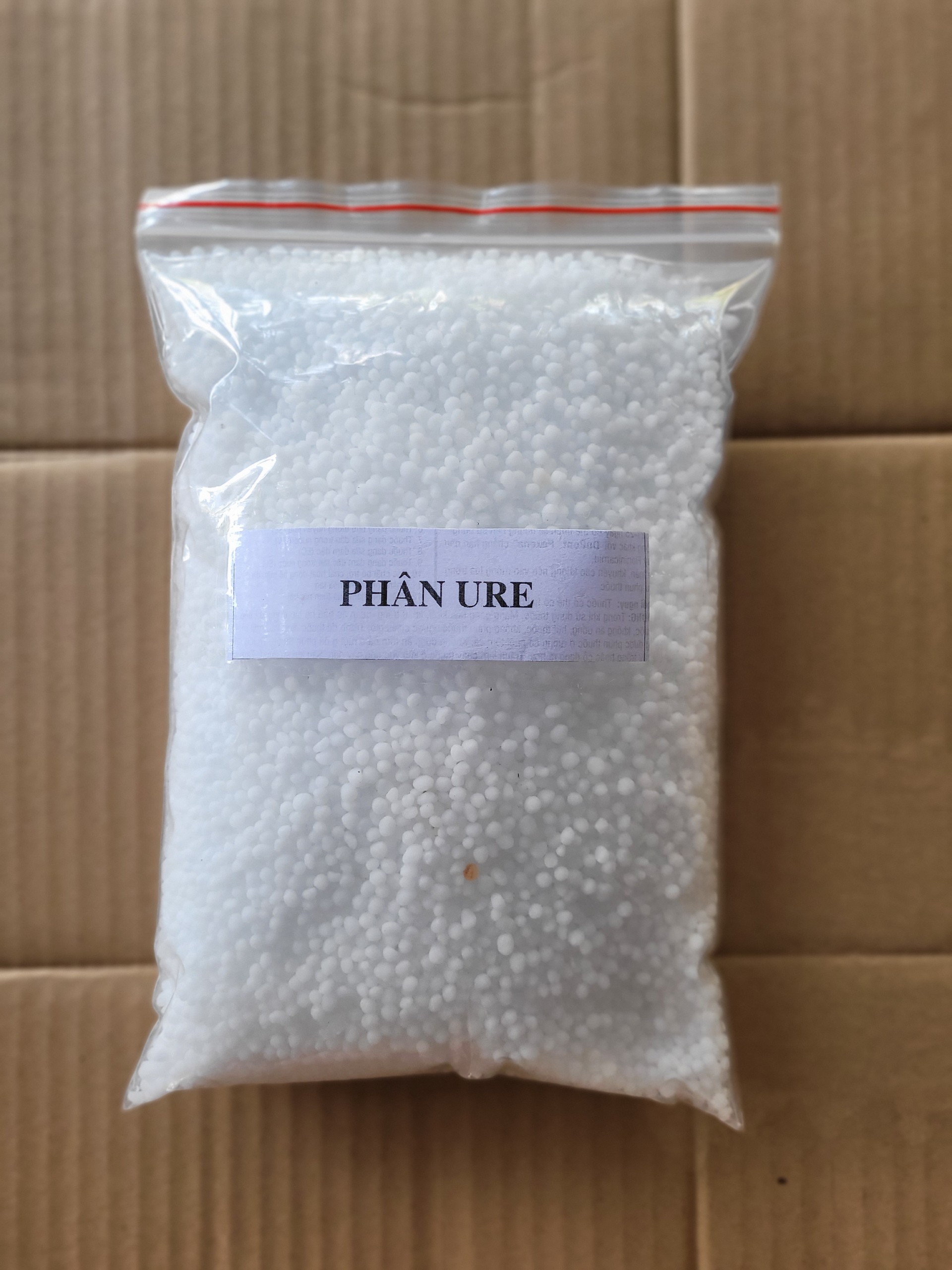 Phân Ure ( đạm) Cà Mau gói 1kg (chiết từ bao 50 kg) giúp xanh cây tốt lá