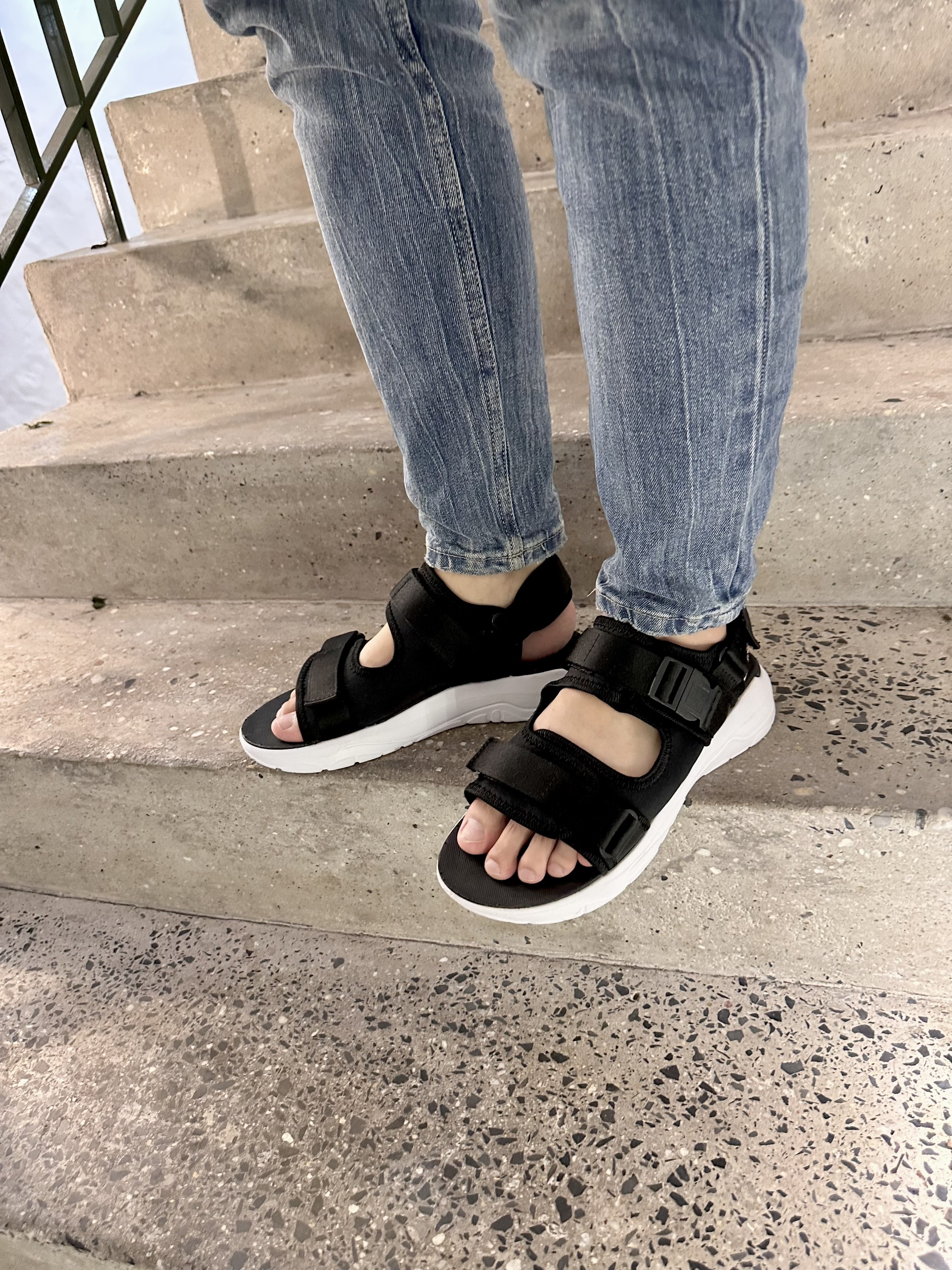 Giày Sandal Nam Nữ Unisex The BiLy Quai Ngang Dây Dù Đế IP Siêu Êm Nhẹ Đế Trăng Màu Đen- BLDT07 Đen