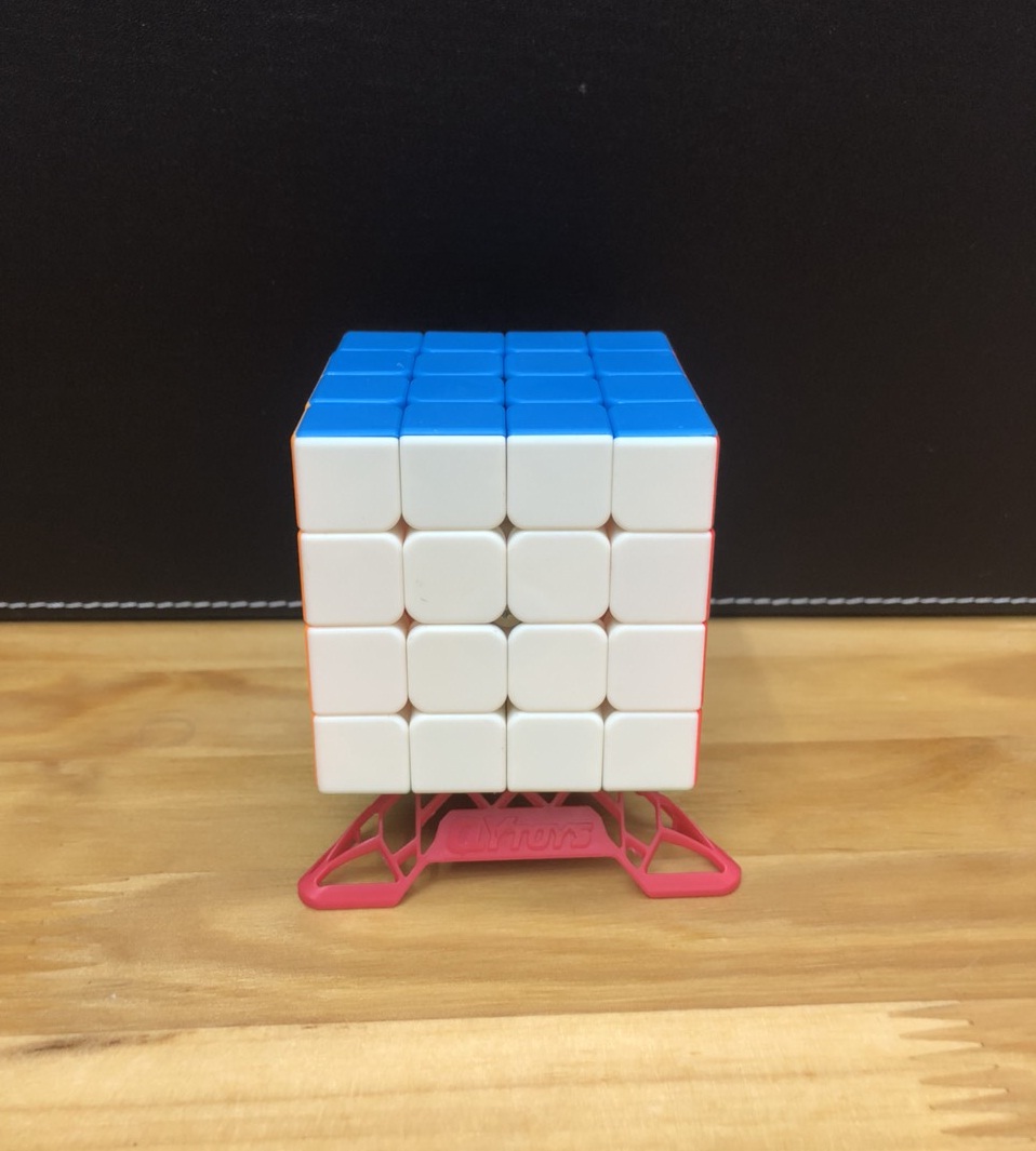 Rubik 4x4 kèm chân đế