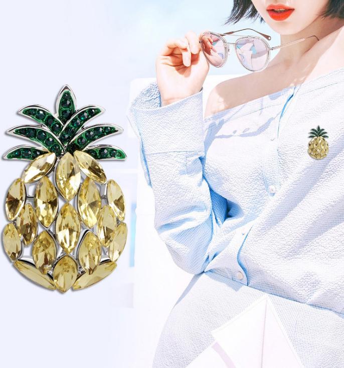 Cài áo thời trang quả dứa đính đá