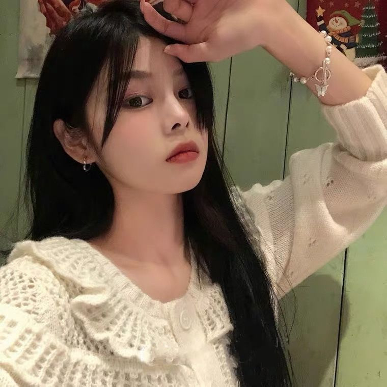 Vòng tay chuỗi ngọc nhân tạo mặt bươm bướm nhiều màu