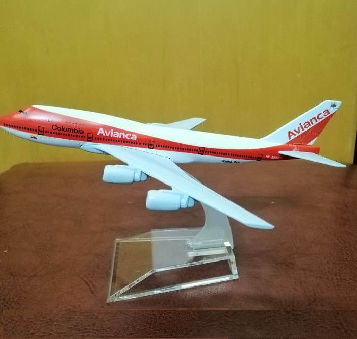 Mô hình máy bay tĩnh B747 Avianca Colombia 16cm