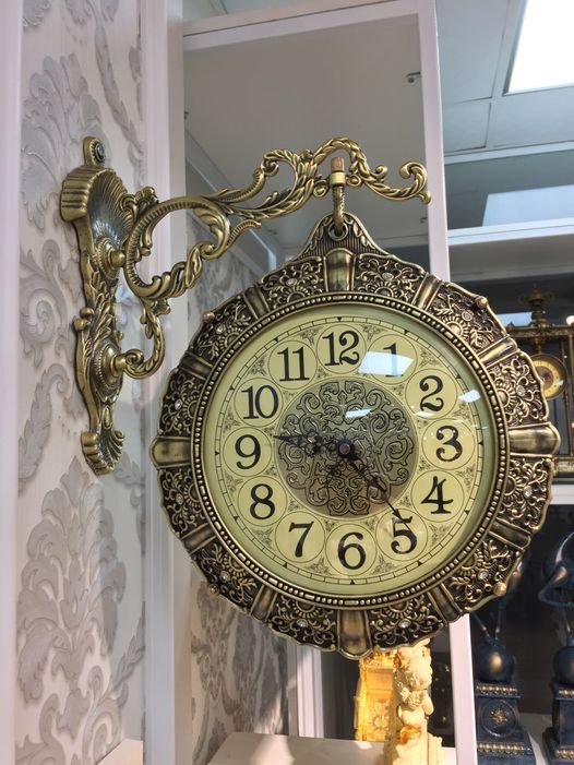 Đồng hồ treo tường 2 mặt số và mặt la mã mang phong cách tân cổ điển sang trọng và tinh tế DHTT19 - Chất liệu hợp kim kẽm mạ đồng, họa tiết điêu khắc sinh động