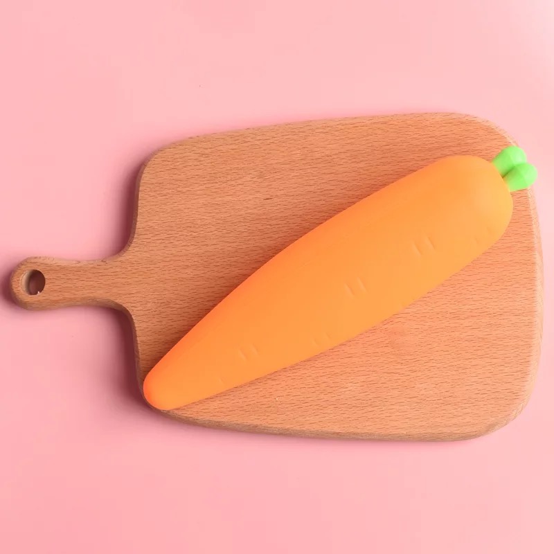 Hộp bút silicone carrot