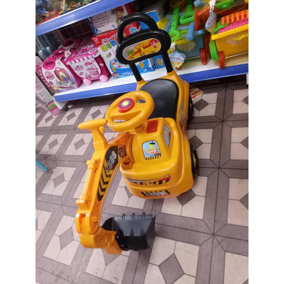 Xe cẩu chòi chân cho bé