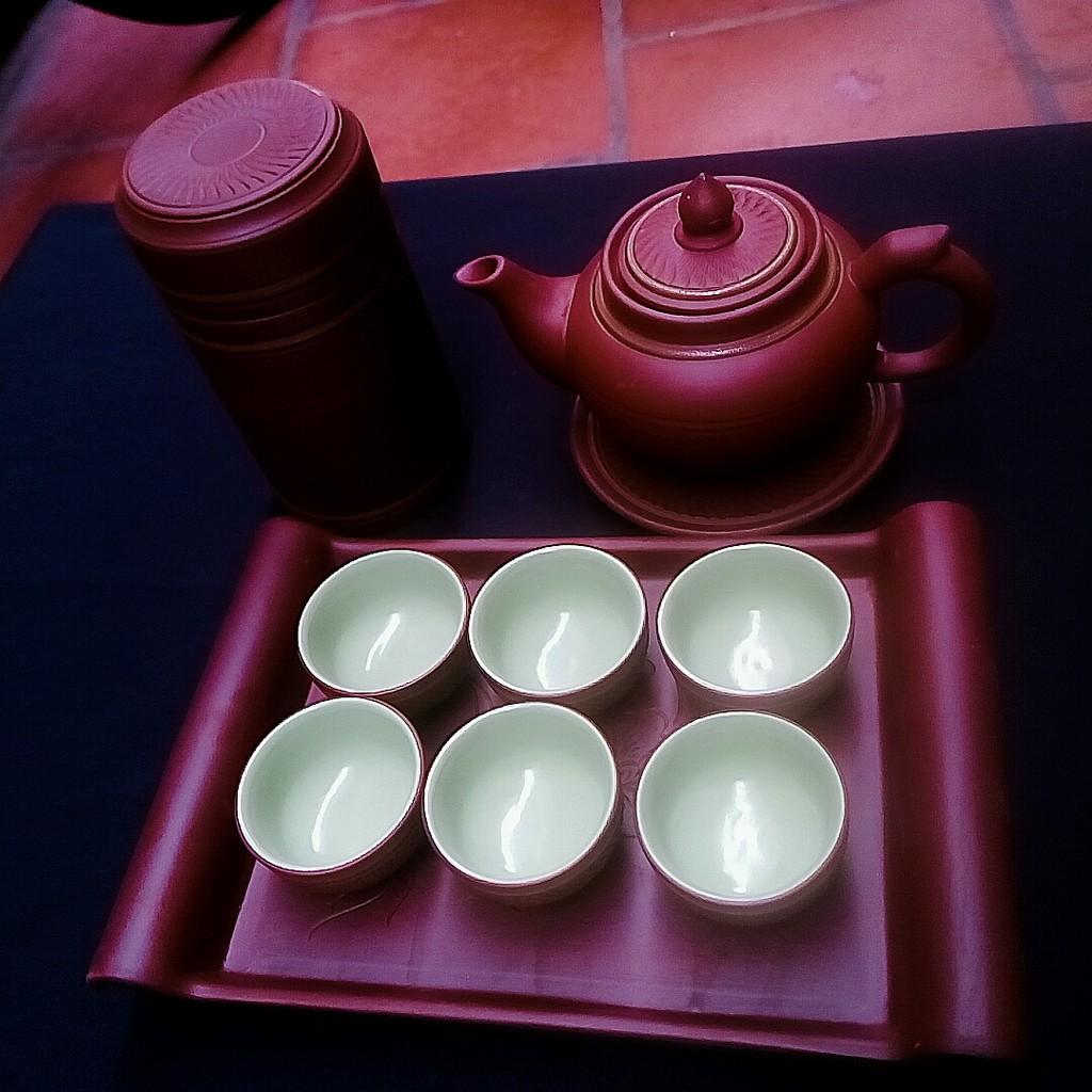 Hộp đựng trà bằng gốm
