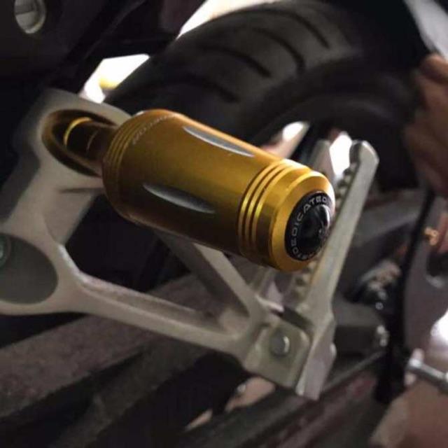 Chống đổ sau nhôm cnc kiêm luôn gác chân chở vợ chở gấu dành cho xe Exciter Winner