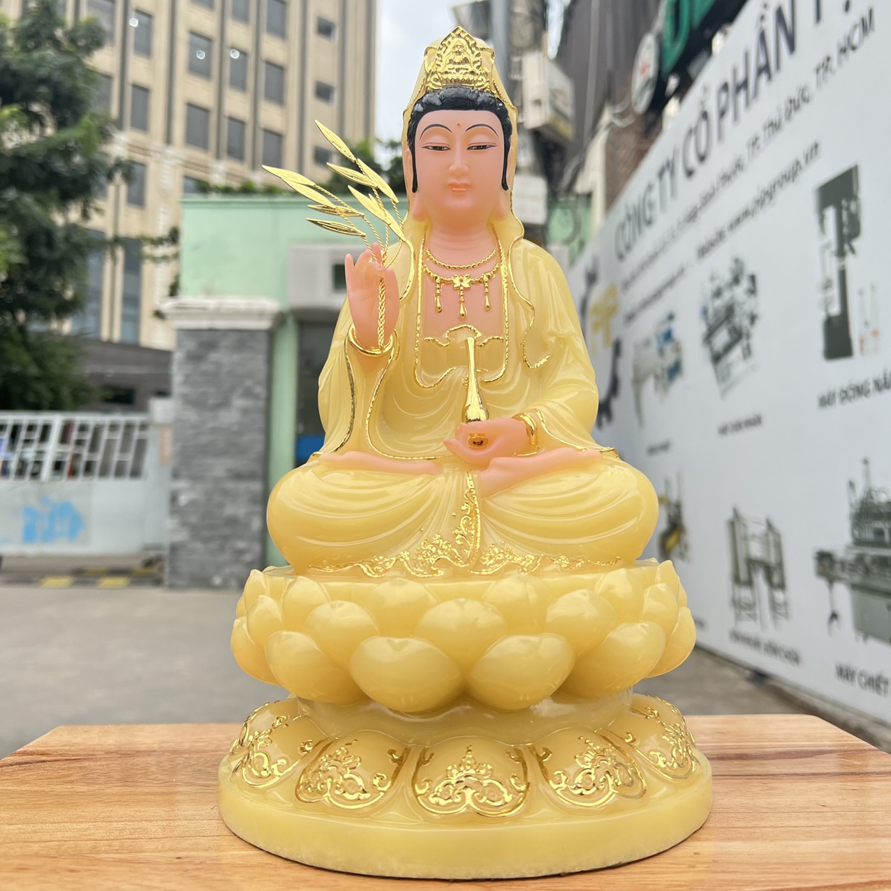 Tượng Quan Âm ngồi đài sen đá cao cấp cao 30cm