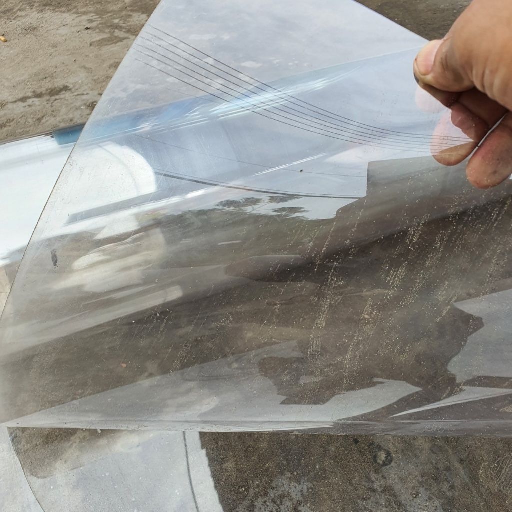 Tấm tôn nhựa Poly lấy ánh sáng màu TRONG SUỐT che nắng mưa