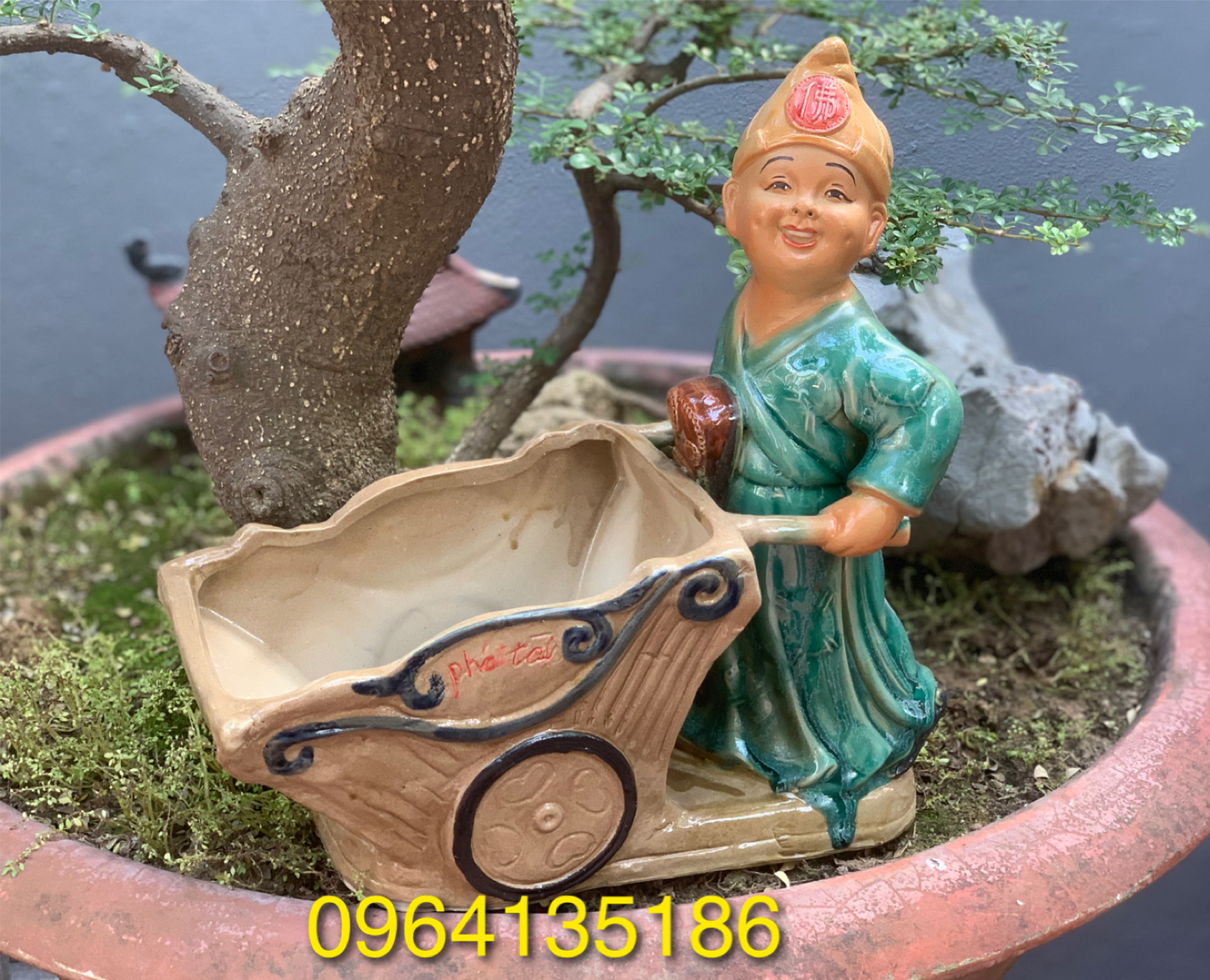 Tượng chú bé đẩy xe tài lộc h33cm men xanh gốm sứ Bát Tràng