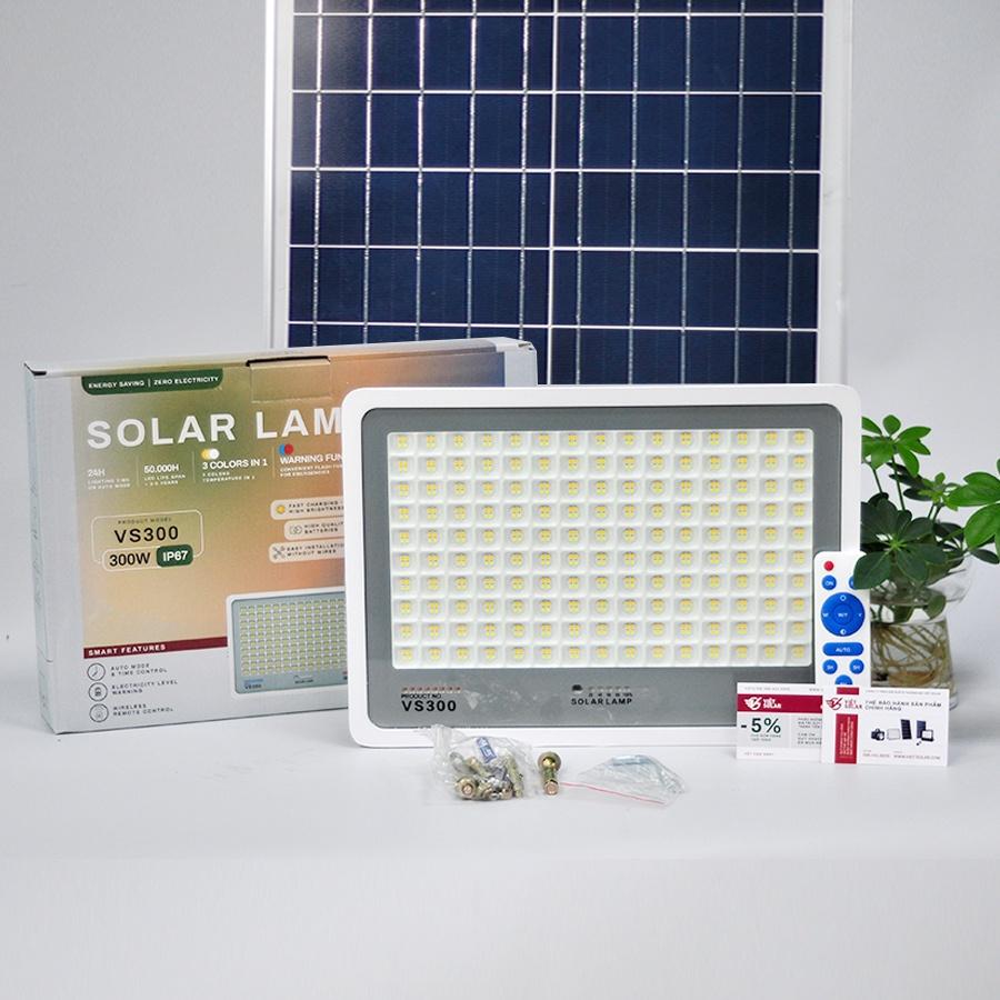 Đèn Pha Năng Lượng Mặt trời 3 màu ánh Sáng 2021