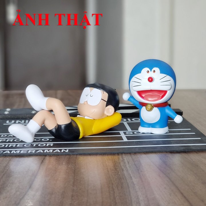 Mô Hình Nobita Đang Ngủ Và Doremon Vẫy Tay Chào. Vạn Sự Bình An