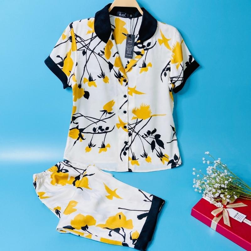 Bộ đồ Pyjama nữ, đồ mặc nhà lụa VILADY - B144 Quần Lửng Tay Cộc Họa Tiết Chim Màu Vàng, chất liệu lụa Pháp