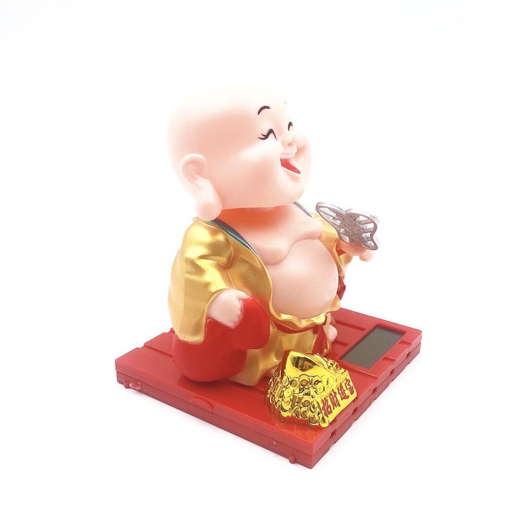 Tượng Phật Di Lặc Gật Đầu Vẫy Quạt dùng bằng năng lượng mặt trời để xe ô tô, ban thần tài hút tài lộc cho gia chủ