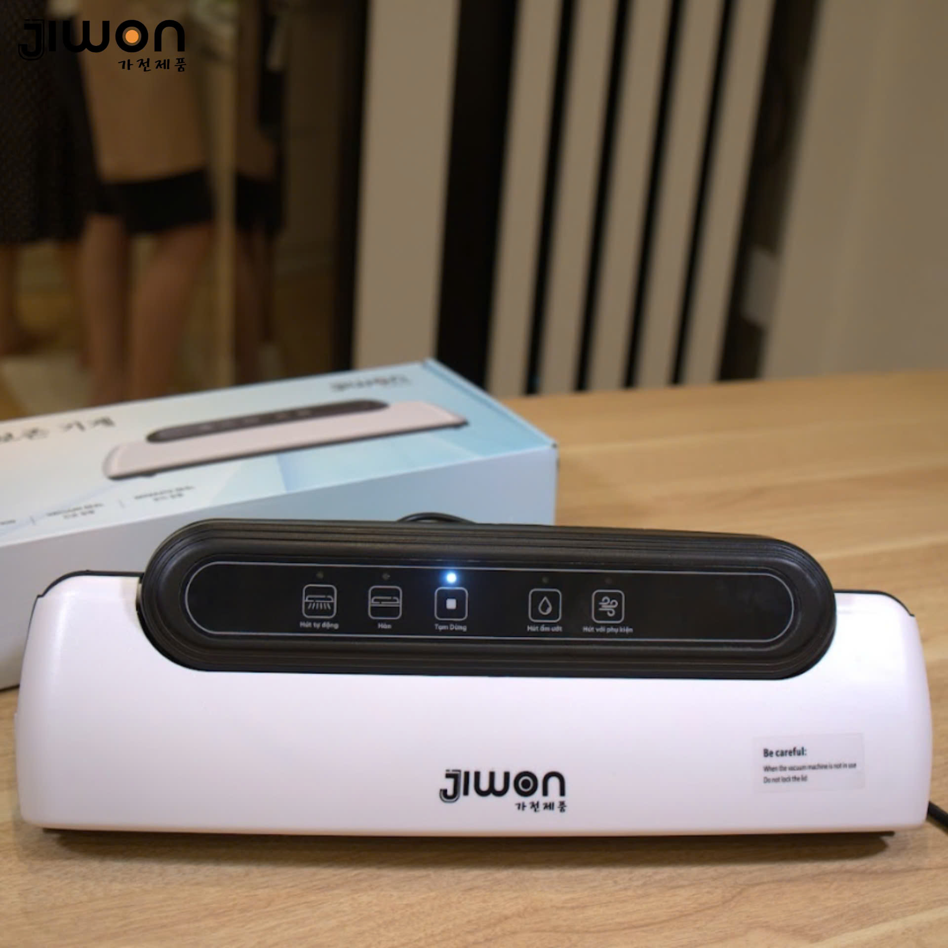 Máy hút chân không JIWON JWH-2830, máy hàn miệng túi nhỏ gọn, dùng được cho đa số loại túi