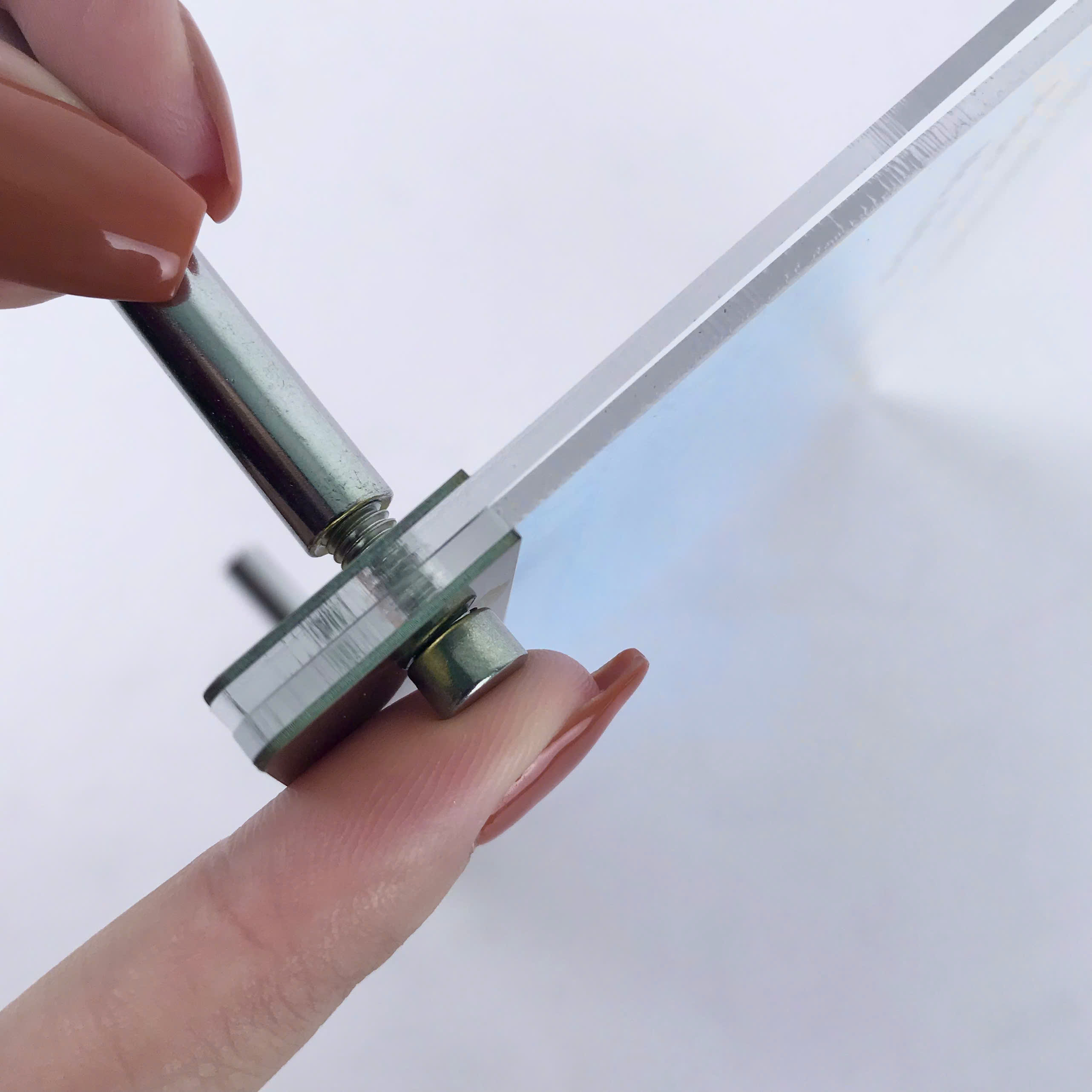 Kệ mica 1 mặt Enter E49 100x150mm liên kết bulon A6 đứng, Kệ menu nhà hàng, Standee mica để bàn, Bảng quét mã QR Code