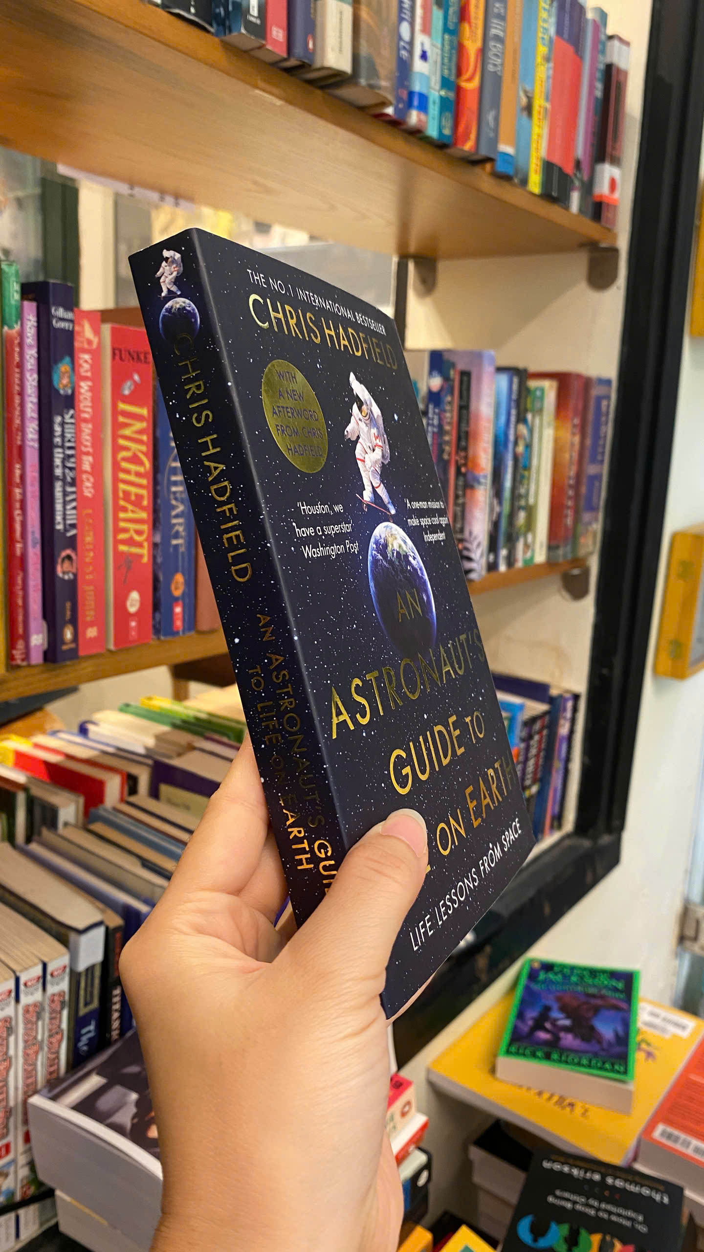 Sách - An Astronaut's Guide to Life on Earth by Chris Hadfield | Science / Memoir / Ngoại văn