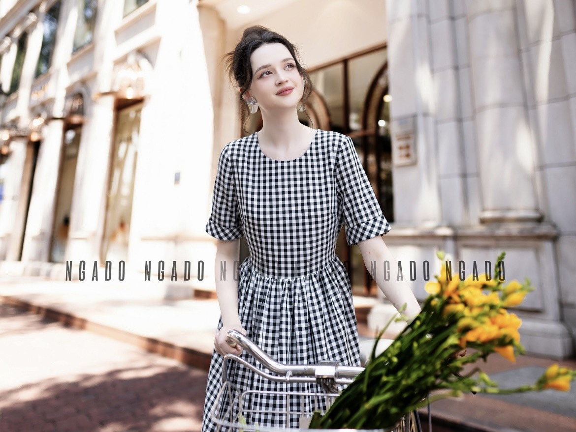 Đầm babydoll caro đen NGADO