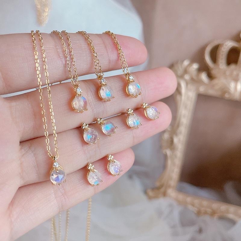 Vòng cổ mặt trăng nhỏ nhắn